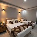 Hotel Whitestone *