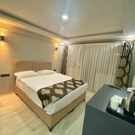 Whitestone Hotel *
