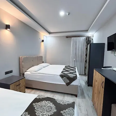 Whitestone Hotel *